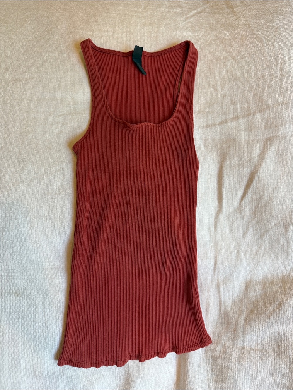 Alya Ribbed Scoop Tank Top - Rust Red